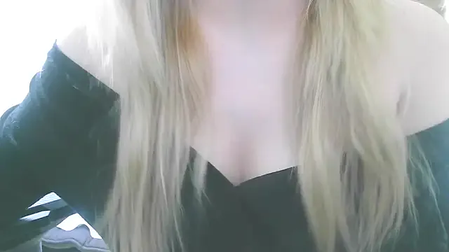 Runarunapi – webcam model profile photo Image 5