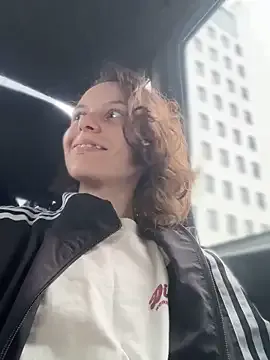 Runarunapi – webcam model profile photo Image 9