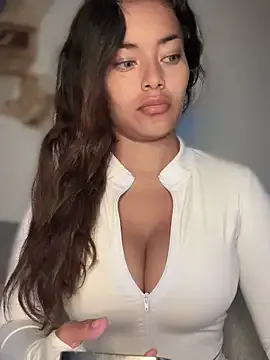 FaaBinaa – webcam model profile photo Image 6