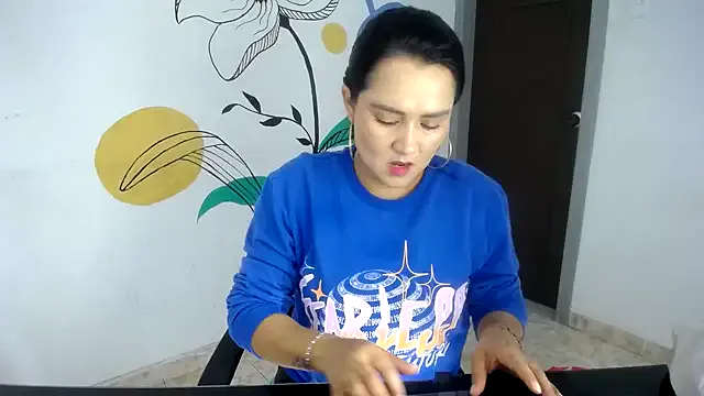 Runarunapi – webcam model profile photo Image 4