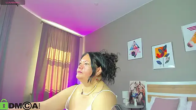 Runarunapi – webcam model profile photo Image 5