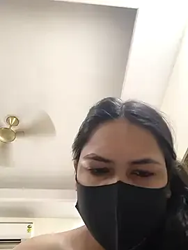 Runarunapi – webcam model profile photo Image 5