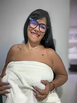 roseandmiah – webcam model profile photo Image 3