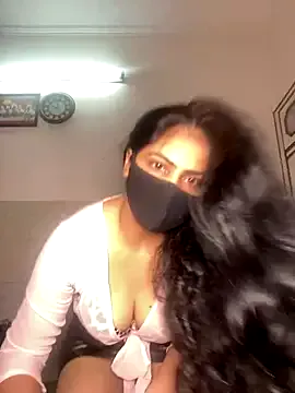 Runarunapi – webcam model profile photo Image 2