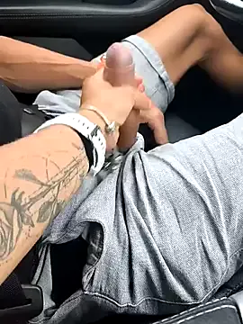 TOP_po – webcam model profile photo Image 4