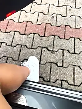 TOP_po – webcam model profile photo Image 9