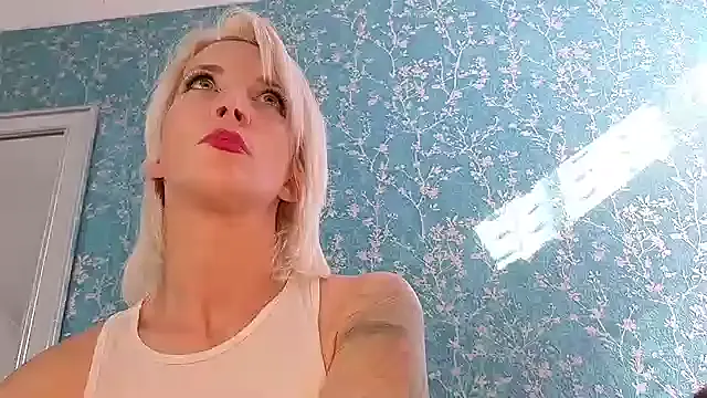 Runarunapi – webcam model profile photo Image 19