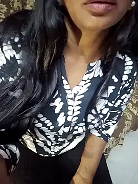 Runarunapi – webcam model profile photo Image 3