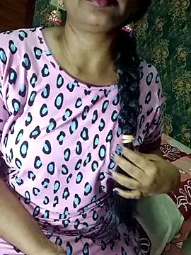 Runarunapi – webcam model profile photo Image 8