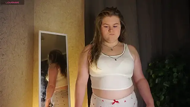 Selenaaaaa- – webcam model profile photo Image 3