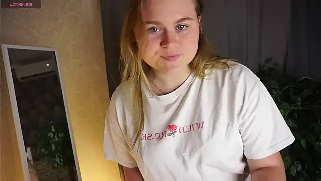 Selenaaaaa- – webcam model profile photo Image 8