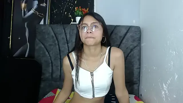 Runarunapi – webcam model profile photo Image 3