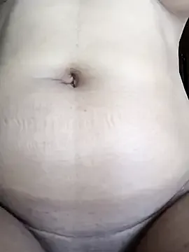 emyii – webcam model profile photo Image 2