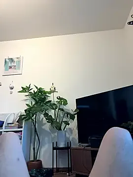 Yaya--728 – webcam model profile photo Image 4