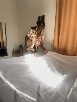 Runarunapi – webcam model profile photo Image 10