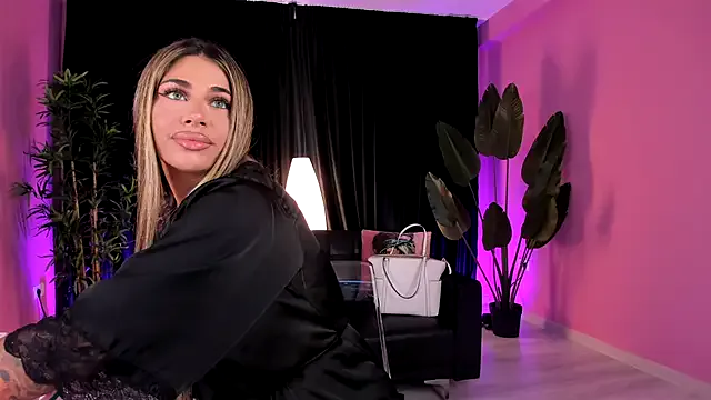 Runarunapi – webcam model profile photo Image 7