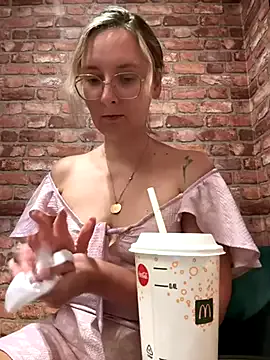 clarachanelricek – webcam model profile photo Image 11