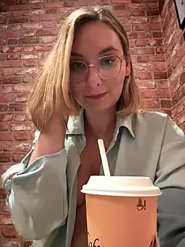 clarachanelricek – webcam model profile photo Image 3