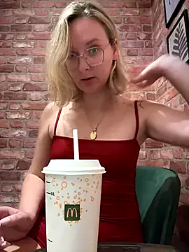 clarachanelricek – webcam model profile photo Image 9