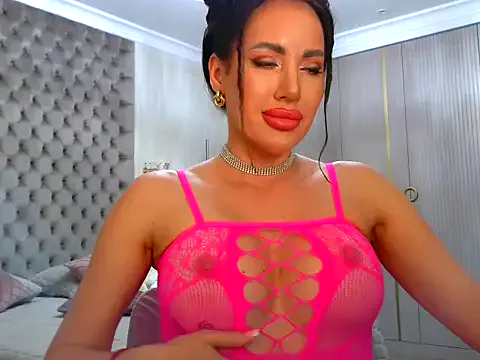 TweetiePieXXX – webcam model profile photo Image 3