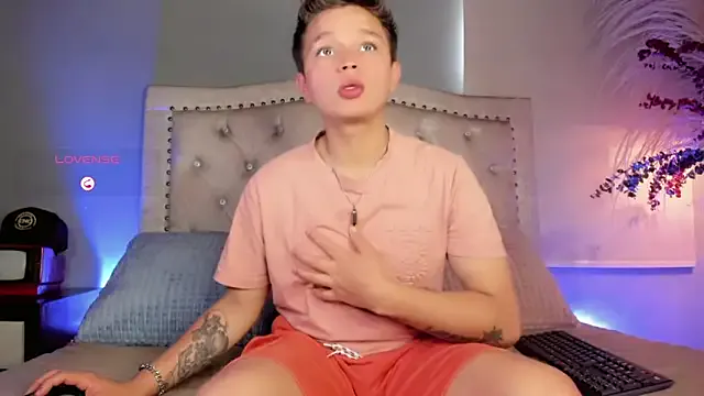 travonidas – webcam model profile photo Image 12