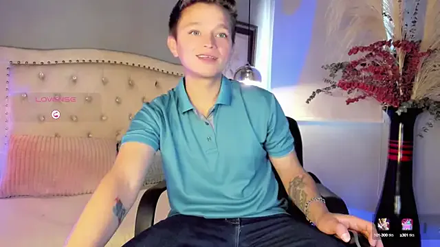 travonidas – webcam model profile photo Image 15