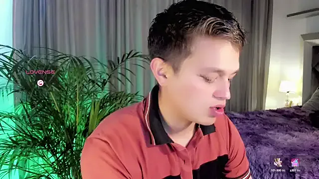 travonidas – webcam model profile photo Image 16