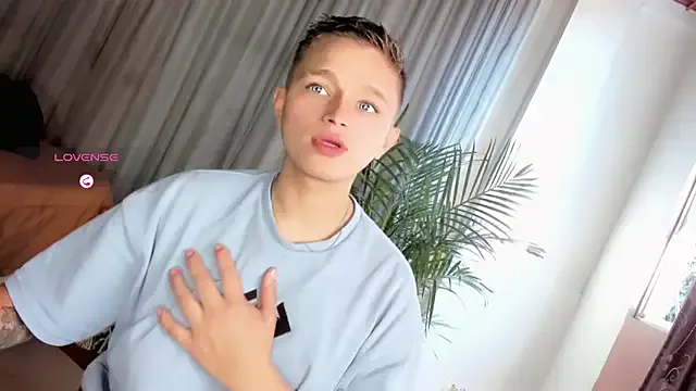 travonidas – webcam model profile photo Image 19