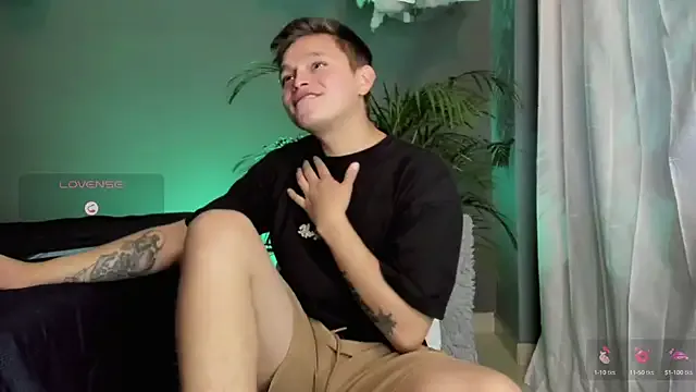 travonidas – webcam model profile photo Image 3