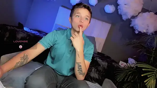 travonidas – webcam model profile photo Image 5