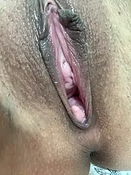 vanandjuani – webcam model profile photo Image 15