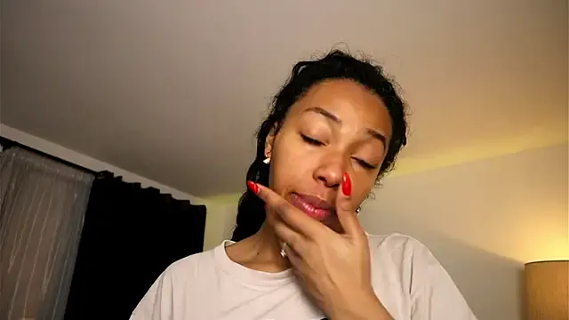 Runarunapi – webcam model profile photo Image 2