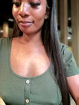 kriss0leoo – webcam model profile photo Image 5