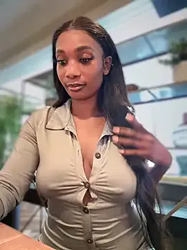 kriss0leoo – webcam model profile photo Image 7