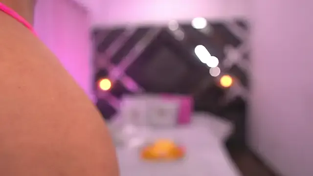 Runarunapi – webcam model profile photo Image 9