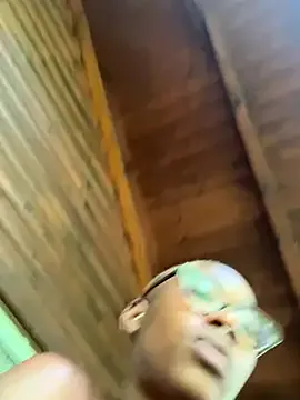 AiBanana – webcam model profile photo Image 10