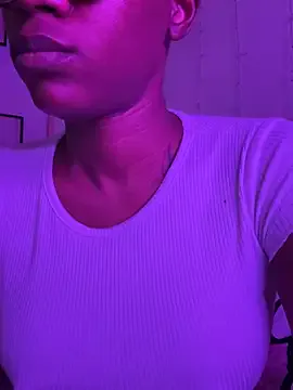 AiBanana – webcam model profile photo Image 4