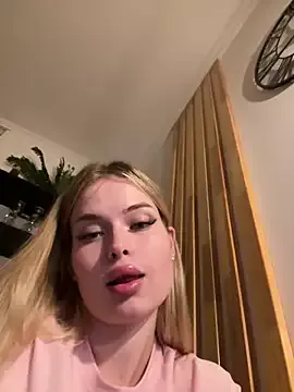 Vladamais – webcam model profile photo Image 18