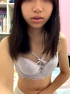 avroramy – webcam model profile photo Image 3