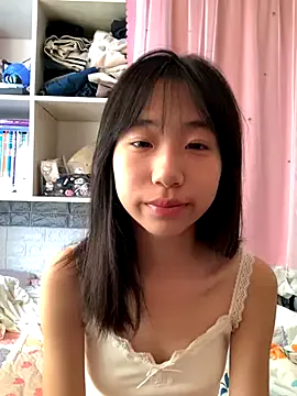 avroramy – webcam model profile photo Image 4