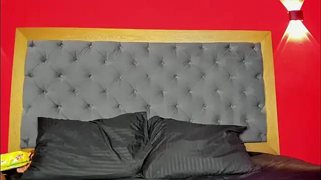 Runarunapi – webcam model profile photo Image 10