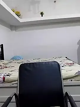 oypo – webcam model profile photo Image 9