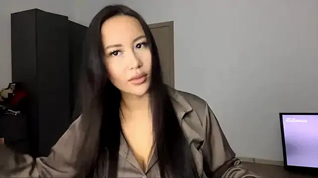 Runarunapi – webcam model profile photo Image 3