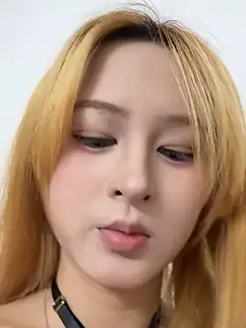 elannand – webcam model profile photo Image 3