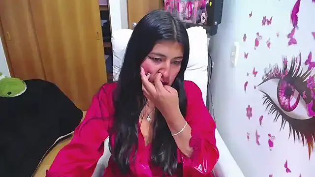 Runarunapi – webcam model profile photo Image 7