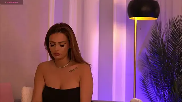 Runarunapi – webcam model profile photo Image 2