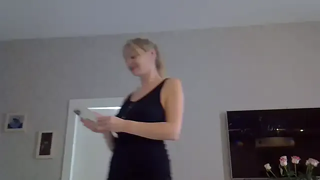 NoraJohnson6 – webcam model profile photo Image 9