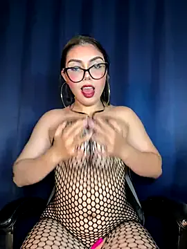 luvlivvyy – webcam model profile photo Image 7